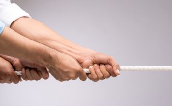 De nuevo, Ayuntamientos en pie